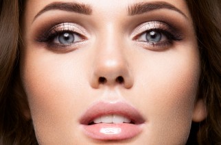 Dos tipos sutiles de maquillaje adecuados para cada tono de piel.