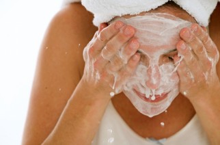 4 reglas simples del cuidado de la piel con acné